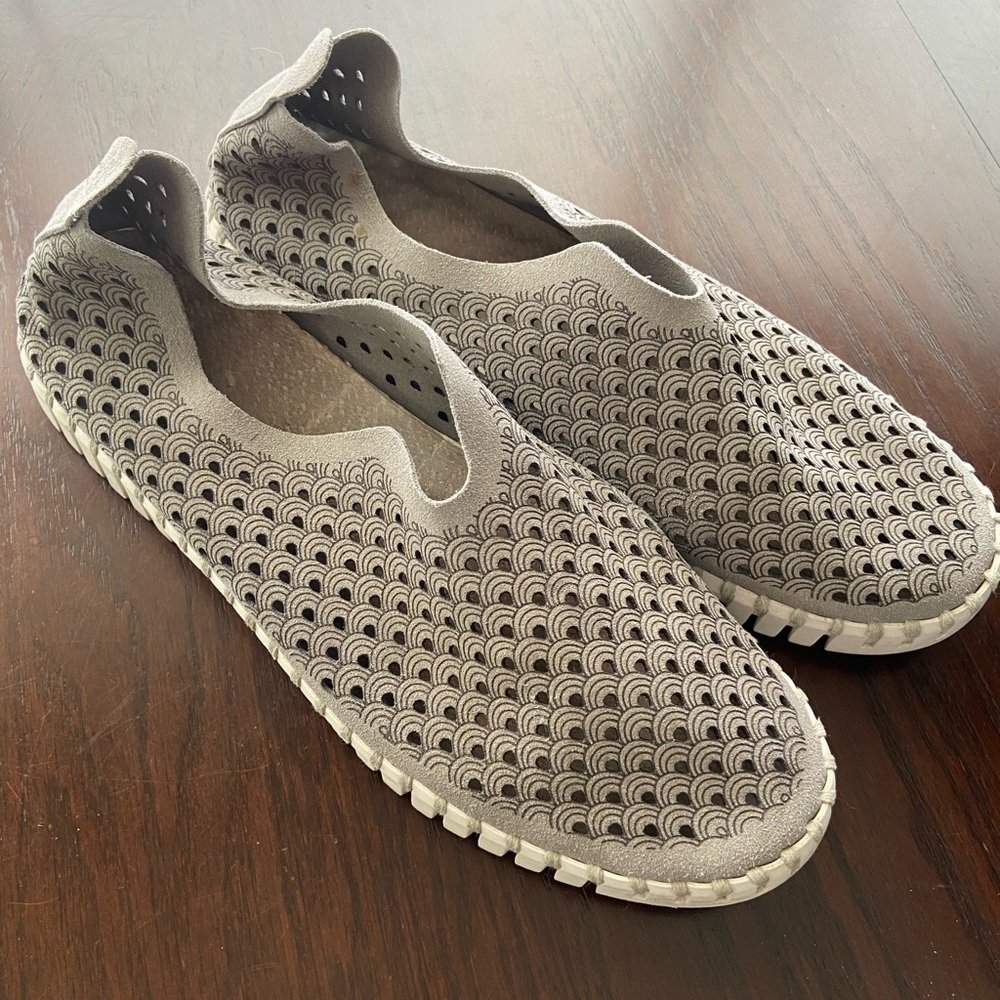 Isle Jacobsen Grey Tulip Slip On Shoes Size 40 US 9.5-10
